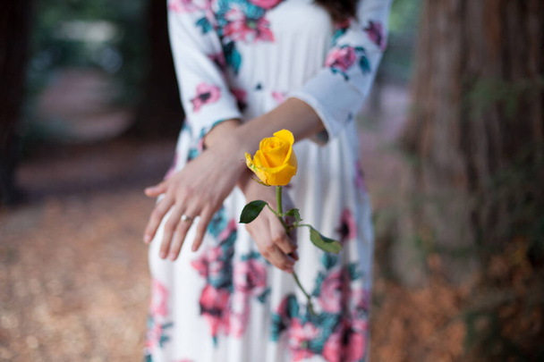 beautiful young woman with a bouquet of flowers - Zdjęcie, obraz