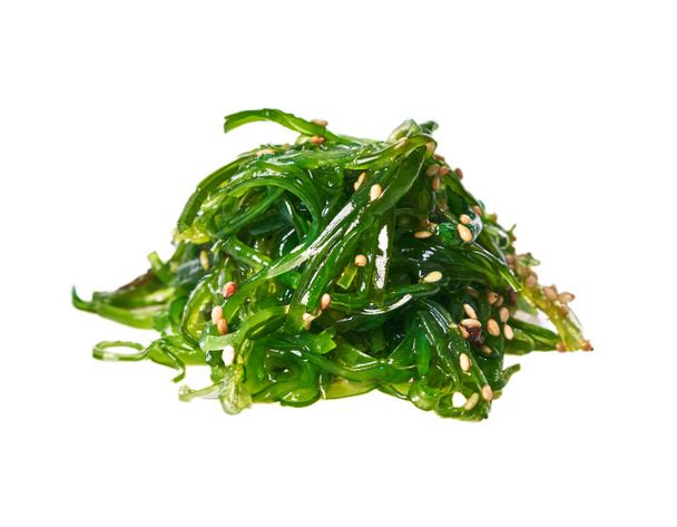  Ramo de algas wakame aisladas sobre fondo blanco - Foto, imagen