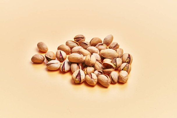  Bunch of pistachios over yellow background - Foto, immagini