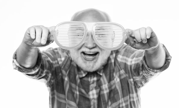 look through glasses. mature bearded man isolated on white. hello summer. man hold party glasses. happy birthday. corporate party. anniversary. holiday celebration. happy man. retirement party - Foto, Imagen
