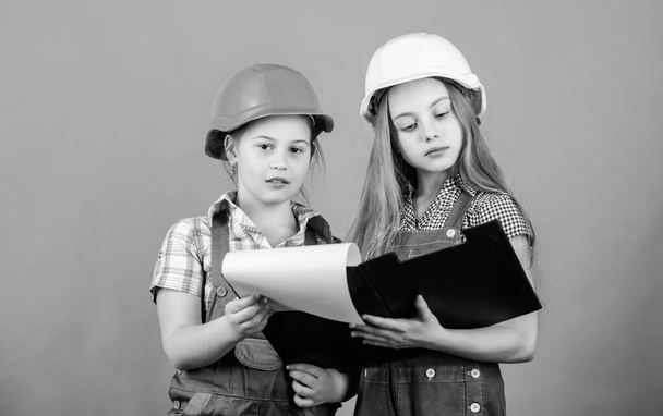 Little kids in helmet with tablet. school project. Happy children. Foreman inspector. Labor day. 1 may. small girls repairing together in workshop. Foreman kids. Foreman in helmet. Foreman children - Foto, Imagem