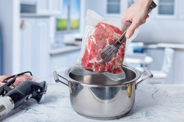 The concept of cooking meat in a vacuum using sous-vide technology. - Foto, Bild