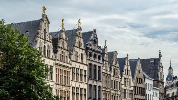 De Grote Markt van Antwerpen, België, met oude gildehuizen - Foto, afbeelding