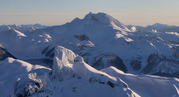 Aerial View from an Airplane of a famous Mountain Peak, Black Tusk - Foto, Imagem