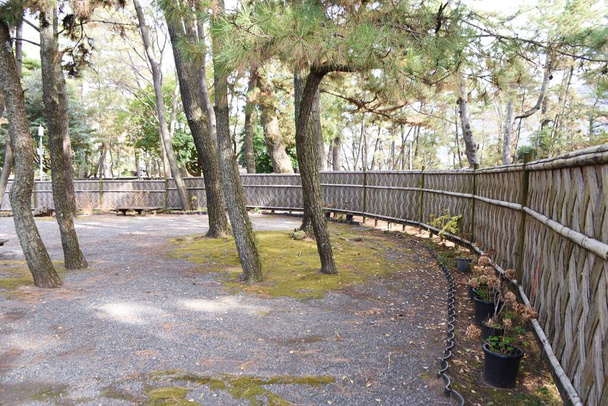 Τα ιστορικά τουριστικά αξιοθέατα της Ιαπωνίας. Αυτοκρατορικό πάρκο Νουμαζού. Χτίστηκε το 1893 ως υποχώρηση για τον αυτοκράτορα Taisho στην πόλη Numazu της επαρχίας Shizuoka.. - Φωτογραφία, εικόνα