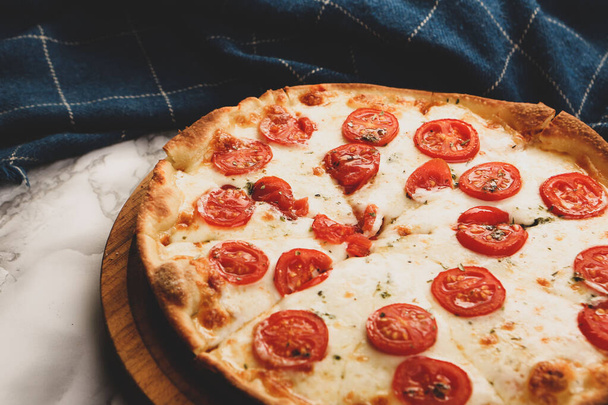 Lahodná směs pizza italské jídlo - Fotografie, Obrázek