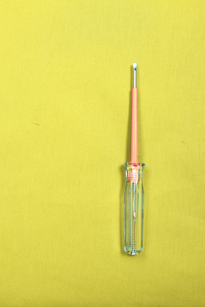 Викрутка з пластиковою ручкою
 - Фото, зображення