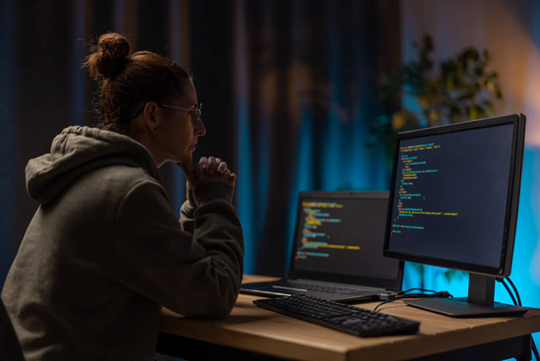 Woman coding on computers - Фото, изображение
