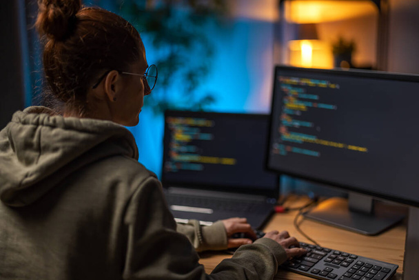 Programmer using computers for work - Φωτογραφία, εικόνα