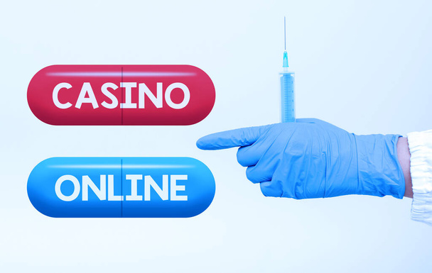 Κείμενο που δείχνει έμπνευση Καζίνο Online. Internet Concept Computer Poker Game Gamble Royal Bet Lotto High Stakes Preparing Medical Vaccine Παρουσιάζοντας νέα φόρμουλα ιατρικής - Φωτογραφία, εικόνα
