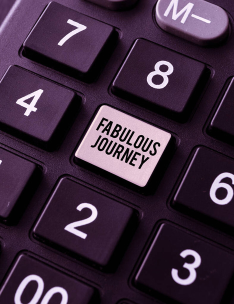 Käsitteellinen kuvateksti Fabulous Journey. Liiketoimintakonsepti kampanja, että pidät tai luulet on hyvä Luominen tietojen syöttö ja kirjoittaminen Työpaikat, lähettämistä Online-myynti Verkkosivusto - Valokuva, kuva