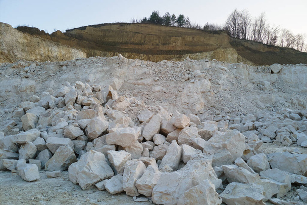 Górnictwo odkrywkowe materiałów z piaskowca budowlanego - Zdjęcie, obraz