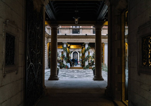 Rustige binnenplaats in Milaan Italië - Foto, afbeelding