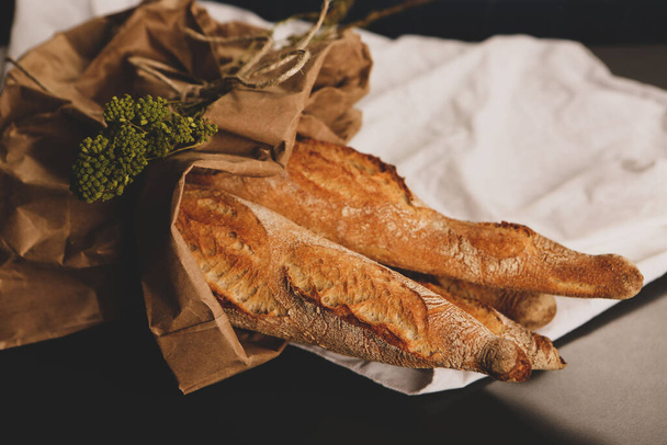 Lezzetli doğal estetik fırınlanmış ekmek - Fotoğraf, Görsel