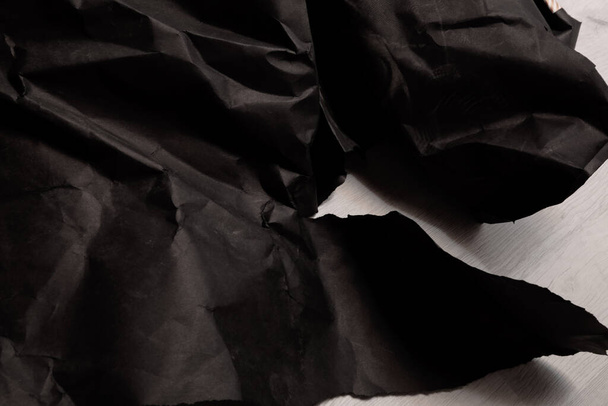 schwarzer zerknitterter Papierhintergrund Grunge-Textur-Hintergrund - Foto, Bild
