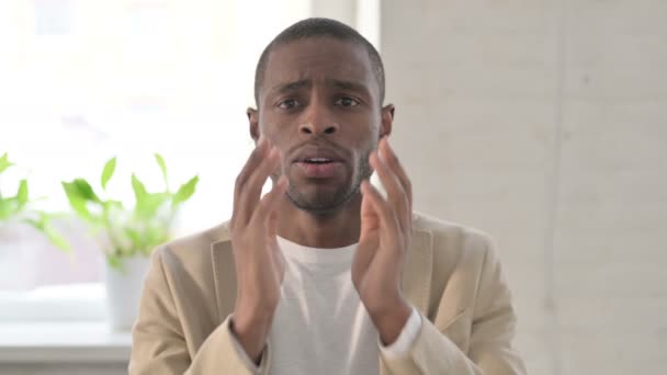 Retrato do Homem Africano Desapontado Reagindo à Perda  - Filmagem, Vídeo