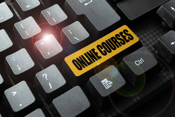 Käsin kirjoittaminen merkki Online Kurssit. Käsitteellinen kuva Mullistava muodollinen koulutus Oppiminen internetin kautta Kirjoituslaitteen käyttöohje, tuotteen arvostelu verkossa - Valokuva, kuva