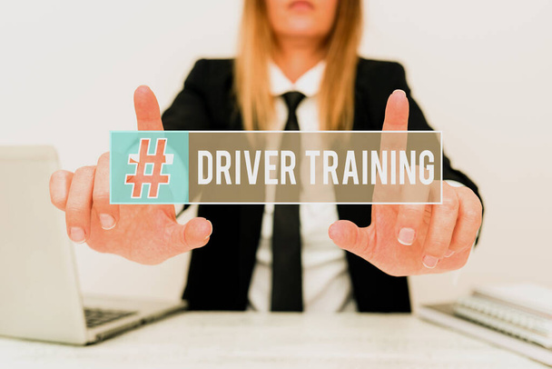 Text sign showing Driver Training. Conceptual photo prepares a new driver to obtain a driver s is license Explaining Company Problem, Abstract Providing Dispute Solutions - Фото, изображение