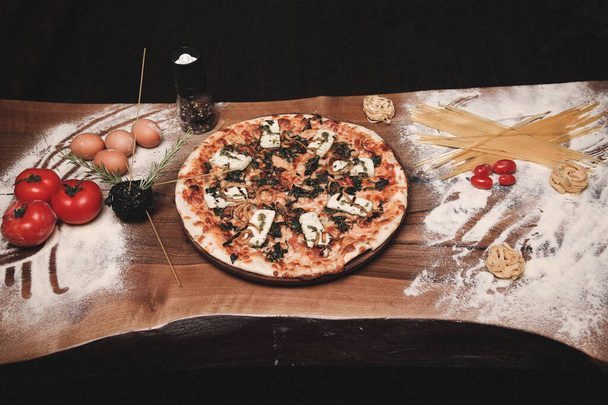 Heerlijke Mixture pizza Italiaans eten - Foto, afbeelding