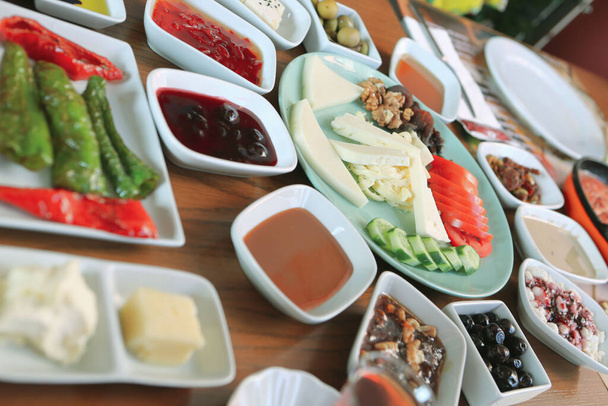 obfite i smaczne śniadanie tureckie - Zdjęcie, obraz
