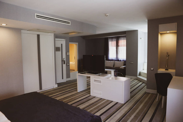 Comfort hotel bedroom in luxury style - Φωτογραφία, εικόνα
