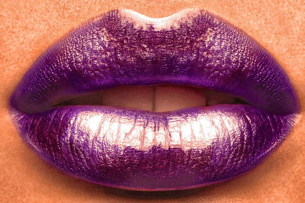 Sexy lippen. Schoonheid rode Lip make-up Detail. Mooie Make-up close-up. Sensuele Open mond. lippenstift of Lipgloss. Kus. - Foto, afbeelding