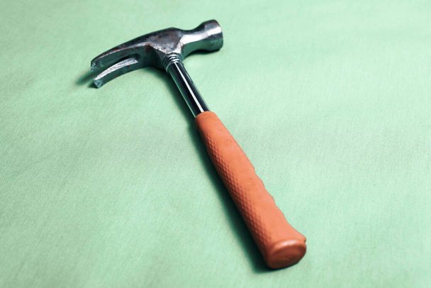 Oude vintage hamer de ambachtelijke tool voor timmerman - Foto, afbeelding