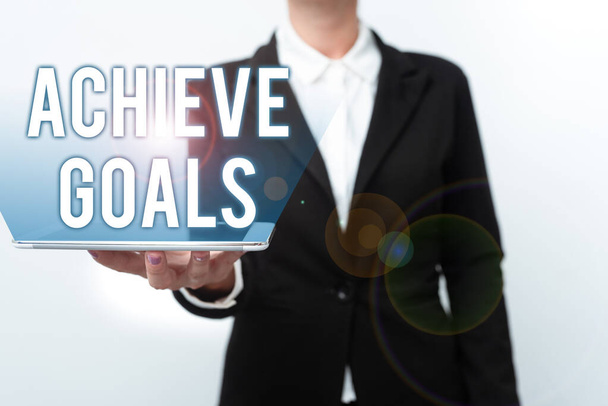 Text showing inspiration Achieve Goals. Word Written on Results oriented Reach Target Effective Planning Succeed Presenting New Technology Ideas Discussing Technological Improvement - Foto, Imagem