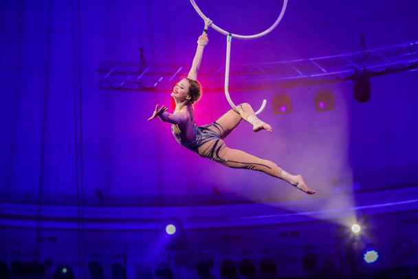 Minsk, Belarus - December 30, 2021: Aerial gymnast with a circus number. Gymnast Anastasia Donchenko - Valokuva, kuva