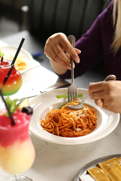 Tasty appetizing classic Italian pasta with a delicious sauce. - Foto, Imagen
