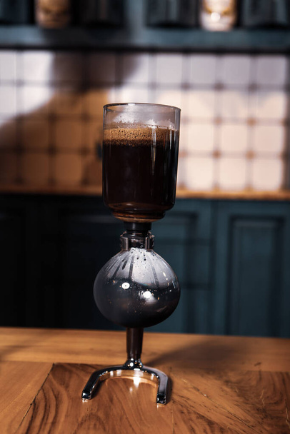 caffè di birra barista nella sala da caffè - Foto, immagini