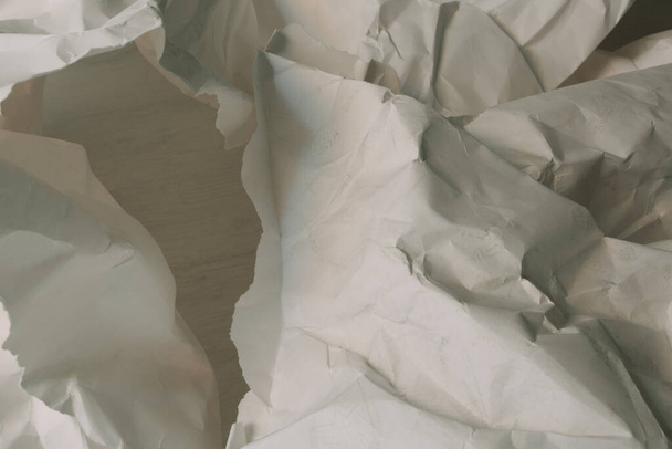 Άσπρο τσαλακωμένο φόντο χαρτιού grunge υφή φόντο - Φωτογραφία, εικόνα