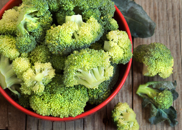 Broccoli verdi freschi
 - Foto, immagini