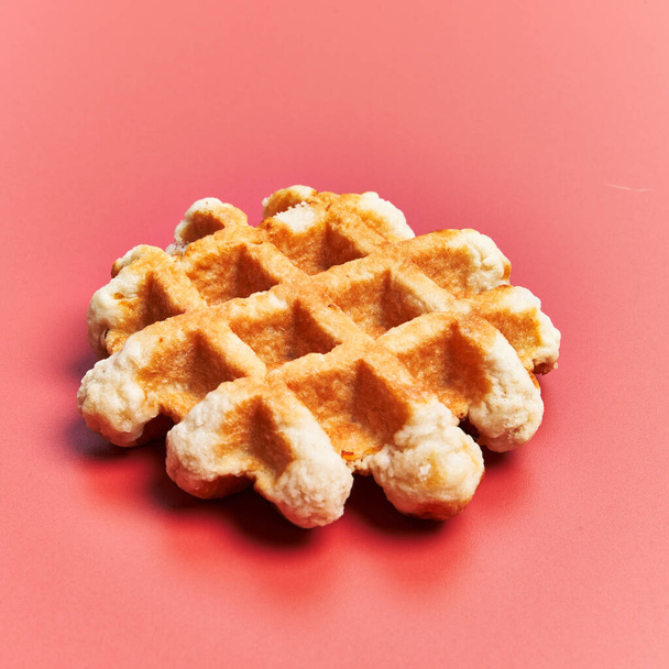  Single delicious waffle over red background - Fotoğraf, Görsel