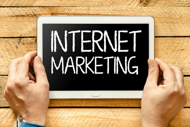 Pc ταμπλετών με το κείμενο "Internet marketing" - Φωτογραφία, εικόνα