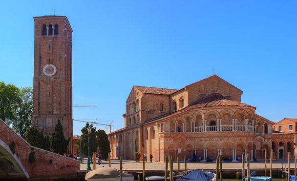 La Iglesia de Santa Maria e San Donato
 - Foto, Imagen