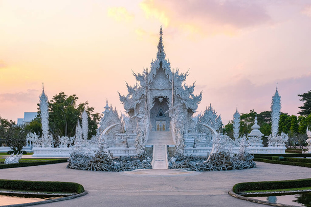 Chiang Rai Thaimaa, Whithe temppeli Chiangrai auringonlaskun aikana, Wat Rong Khun, alias Valkoinen temppeli, Chiang Rai, Thaimaa. Panoraama valkoinen temppeli Thaialnd - Valokuva, kuva