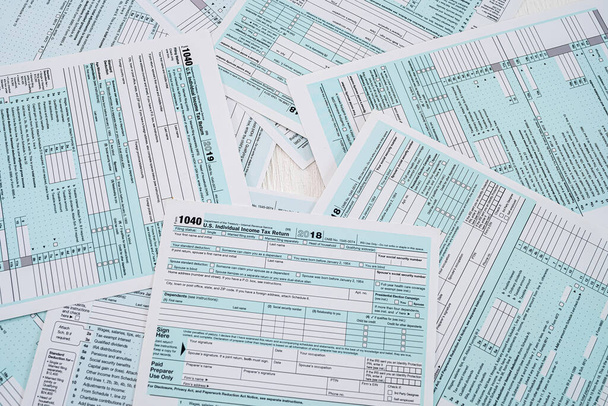 many American tax forms 1040 are mixed. Documentation concept - Foto, afbeelding