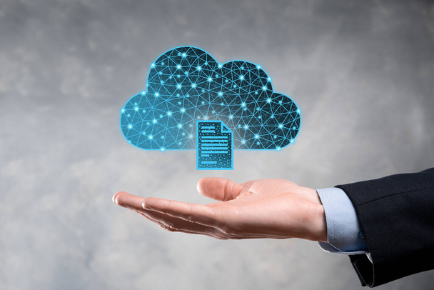 Cloud-Technologie. Polygonales Wireframe Cloud Storage-Zeichen mit Dokument-Symbol auf dunkelblau. Cloud Computing, Big Data Center, zukünftige Infrastruktur, digitales Konzept. Virtuelles Hosting-Symbol. - Foto, Bild