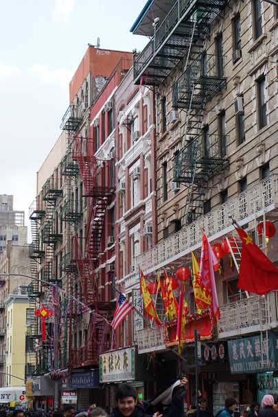 NEW YORK CITY, UNITED STATES - Feb 18, 2019: A vertical shot of Chinatown in New York City, United States - Foto, Imagem