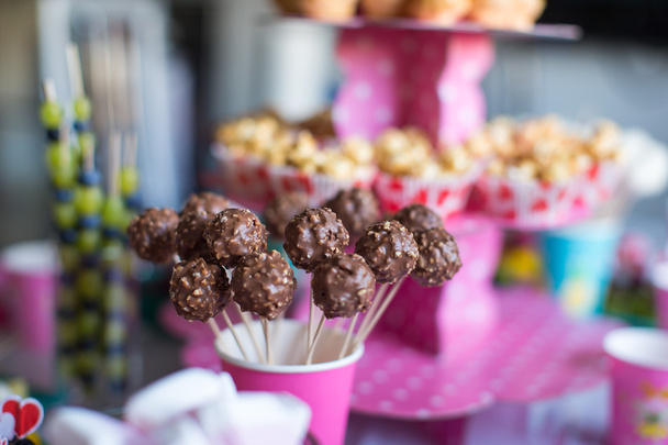 čokoládové cakepops na dovolené dezert tabulky na dítě narozenin - Fotografie, Obrázek