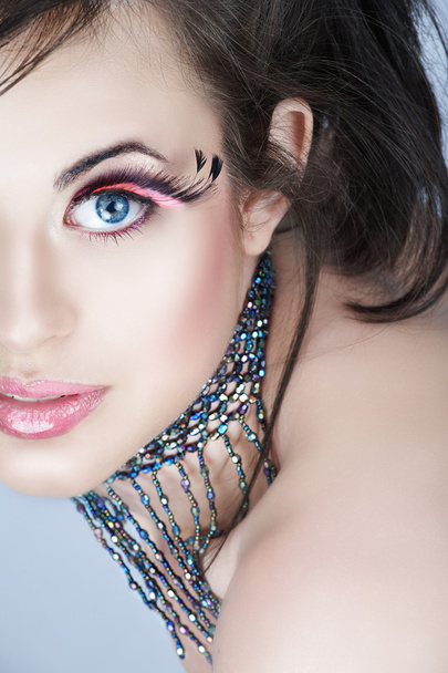 Brunette beauty with pink feather false eyelashes - Foto, immagini