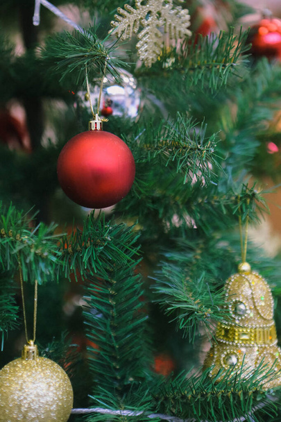 Regalo de árbol de Navidad de pino - Foto, imagen