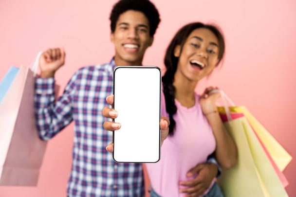 Black couple showing blank empty smartphone screen for mockup - 写真・画像