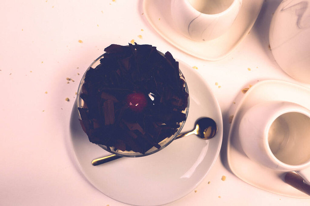 Junta con delicioso pastel en la mesa - Foto, Imagen