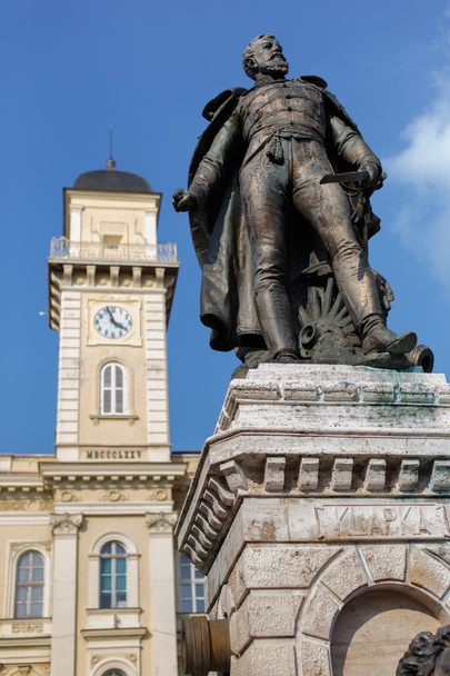 allgemeine Klapka-Statue und Rathaus von Komarno  - Foto, Bild