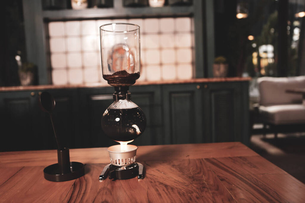 barista brewing coffee in the coffee room - Foto, immagini