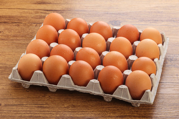 Organic raw chicken egg in the carton - Foto, immagini