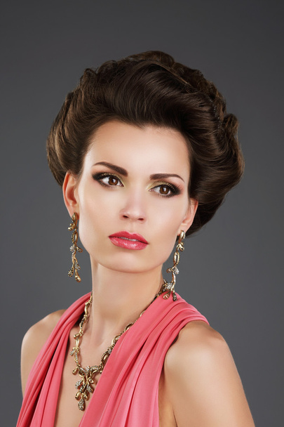 Aristocratic Lady with Glossy Earrings and Necklace - Fotoğraf, Görsel