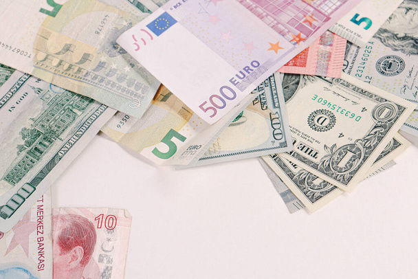 Мульти Євро Долар готівка і монета, Різні типи банкнот нового покоління, біткоїн, турецька ліра
 - Фото, зображення